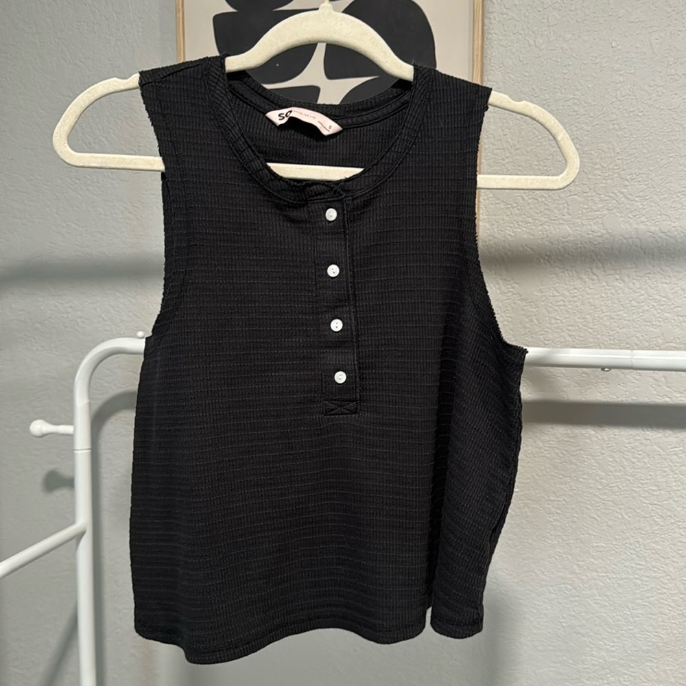 SO black cropped tank w/buttons- juniors size Small